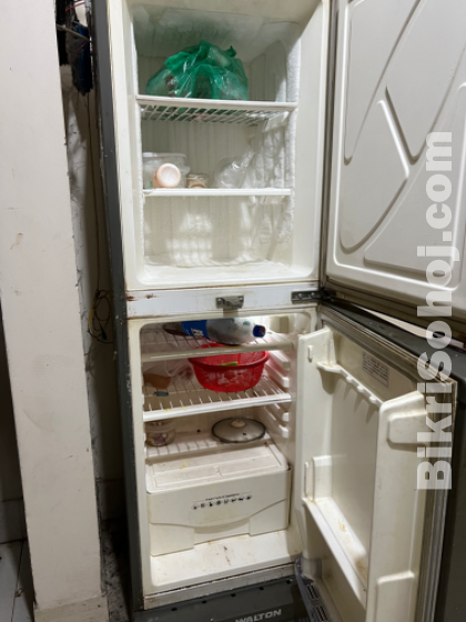 Walton double door refrigerator